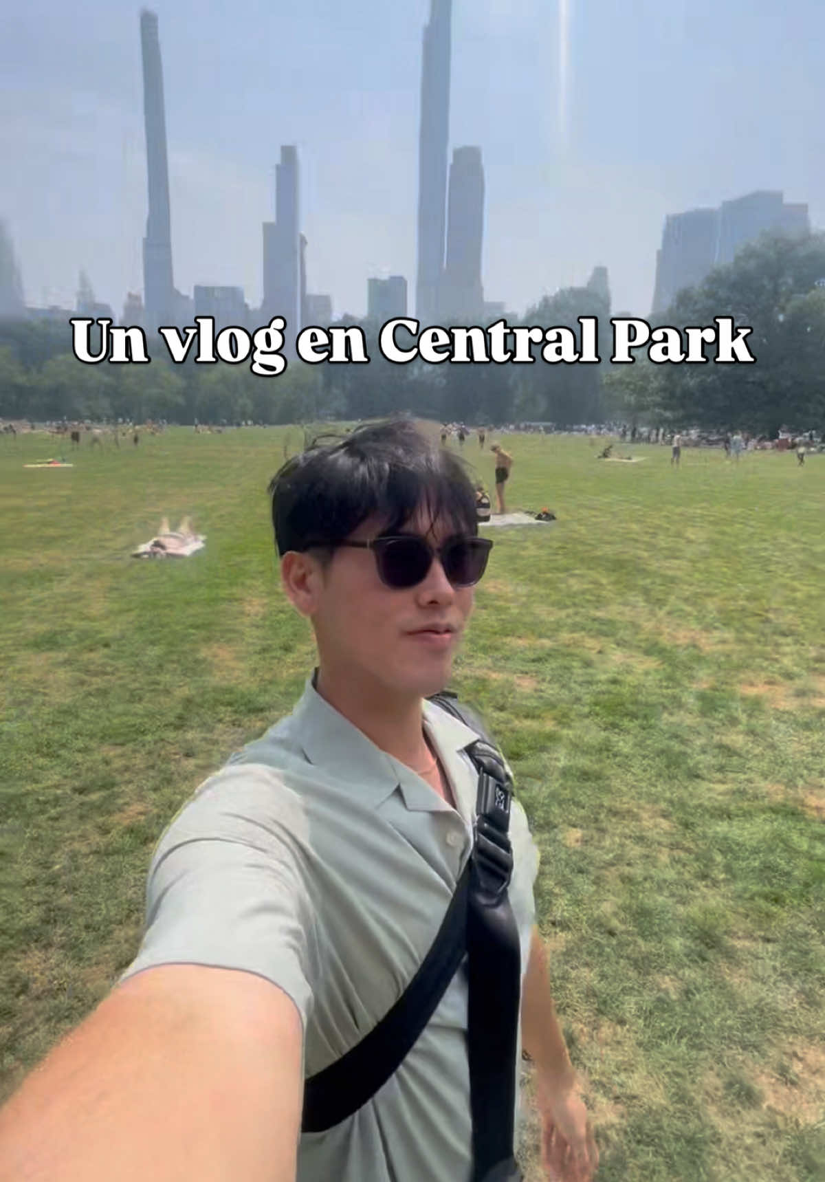 Ya que aqui esta comenzando el frio, les comparto unos vlogs que tome durante el verano 🙂 ☀️ Verano en Central Park ✨ Pocas cosas se comparan con pasear entre sus senderos, rodeado de naturaleza, fuentes que refrescan el ambiente y esos icónicos edificios que asoman entre los árboles. Una pausa perfecta en medio del ritmo de la ciudad 🏙️🌿 #CentralPark #NYCSummer #UrbanNature #CityEscape