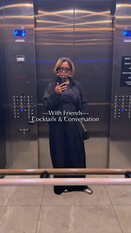 Jamie and I go back over two decades—across cities, seasons, and countless conversations. We met in art school in Philadelphia, became roommates in Brooklyn, and now find ourselves building new lives on opposite coasts. She surprised me with the most vibrant bouquet and a card that felt like sunlight—proof that friendship, when rooted in truth and admiration, only deepens with time. Cherish your friendships. They’re the mirrors in your becoming. 🌹 @jaimerose44  
