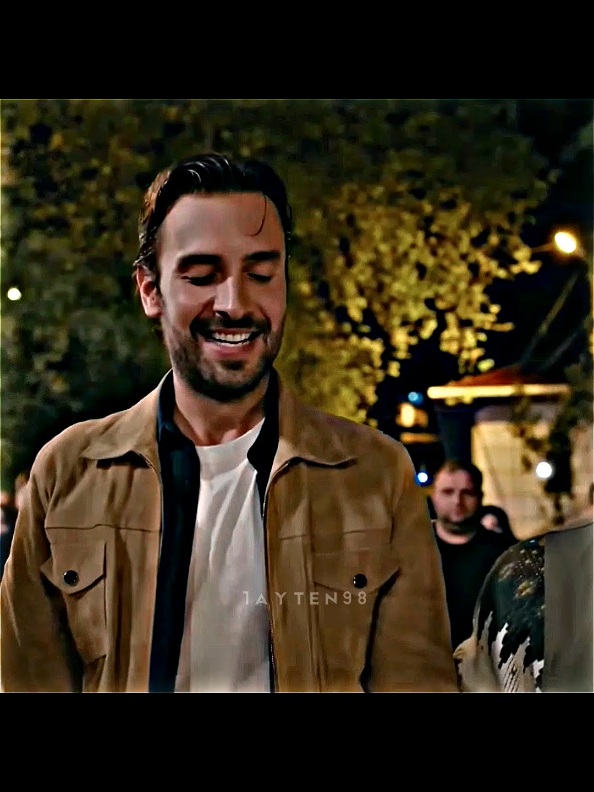 عادل اشترى كل ألقرية ورقص بحفلهم😂🔥.  #هذا_البحر_سوف_يفيض #تصاميم #مسلسلات_تركية #taşacakhabudeniz #fyp 