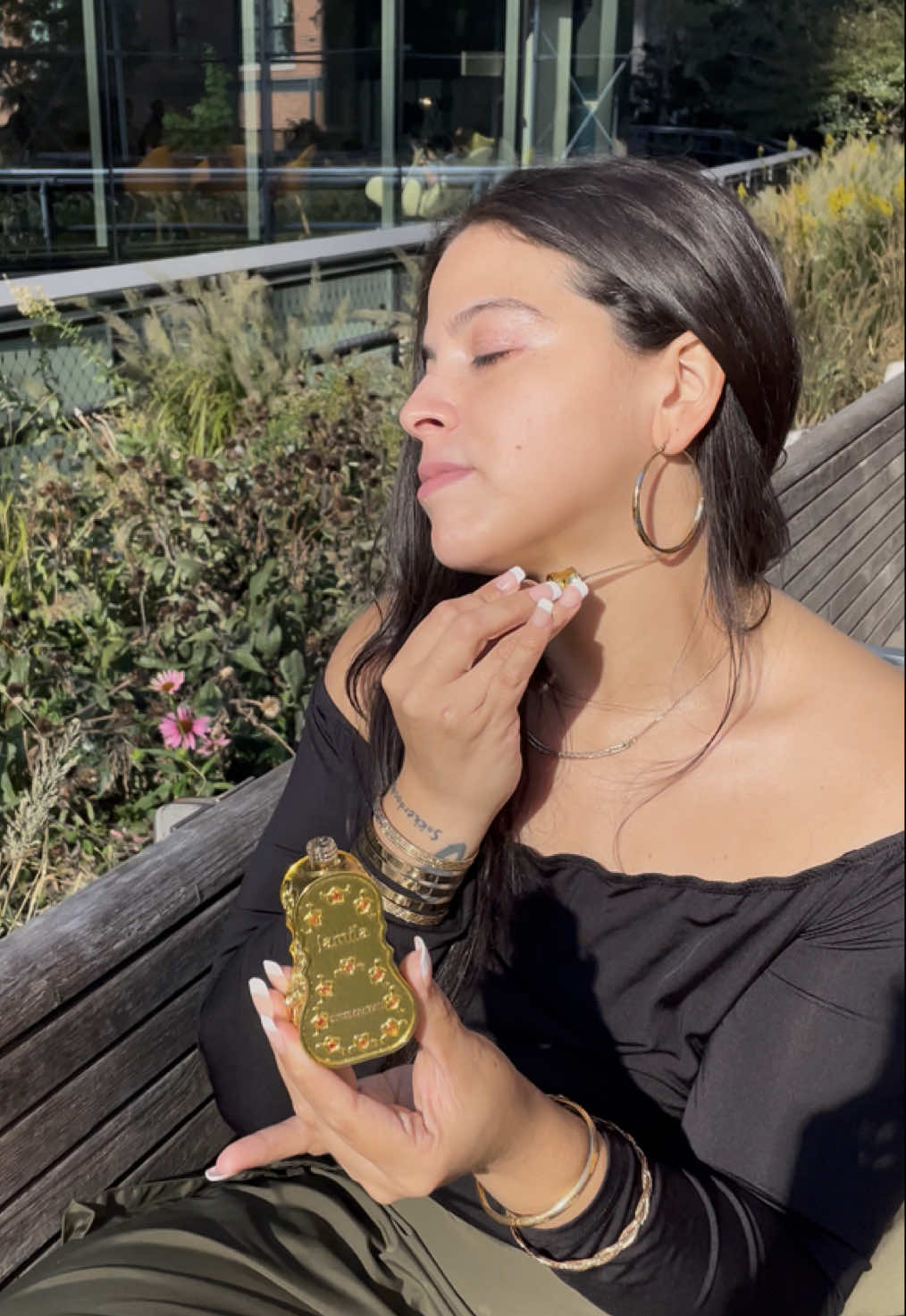 Wrap yourself in a soft, floral hug🌸💛  #floral #fragranceoil #oil #swissarabian #giftguide 