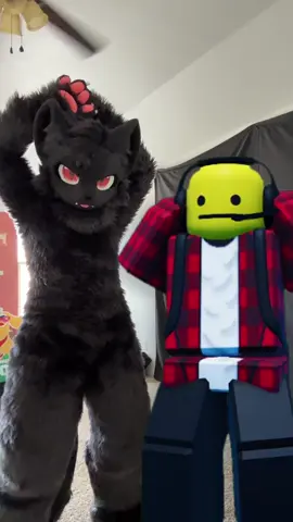 Roblox.. ITS FREE!! 🗣️🔥#furry #fursuit #roblox 