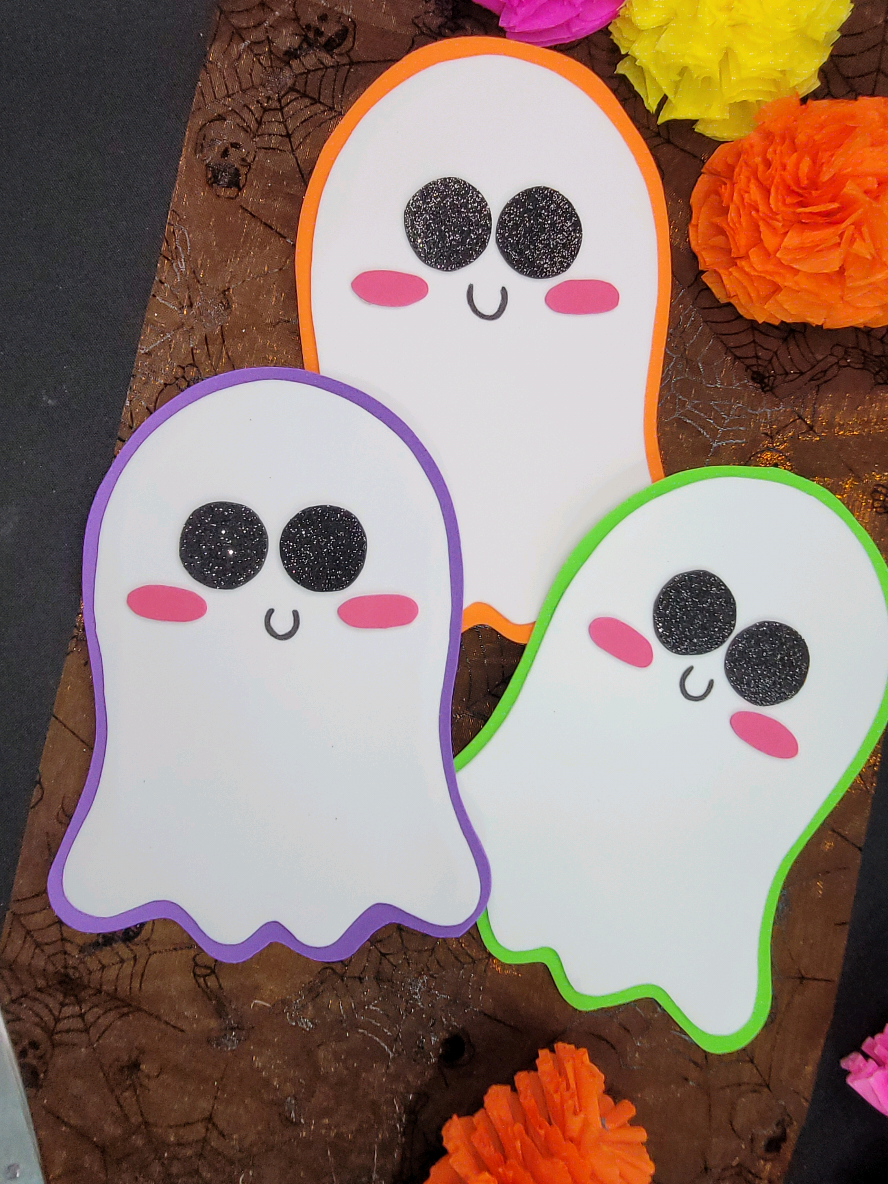 Fantasmitas de foami para decoración de Halloween 👻👻👻🕷🎃 #halloween #fantasmas #manualidades #decoration #DIY 