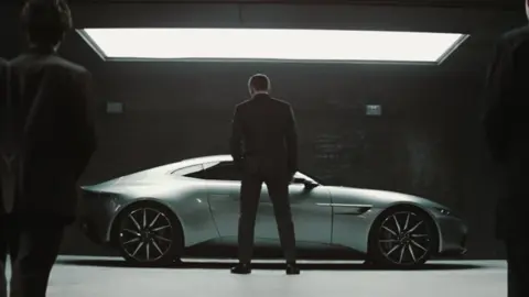 Aston Martin>> 😎✨😫 #jamesbond #007 #astonmartin #danielcraig #jamesbondedit 