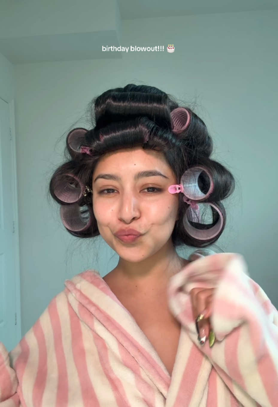 it’s my birthday ☺️💕✨🎂 #blowouthair #hairrollers #transition 