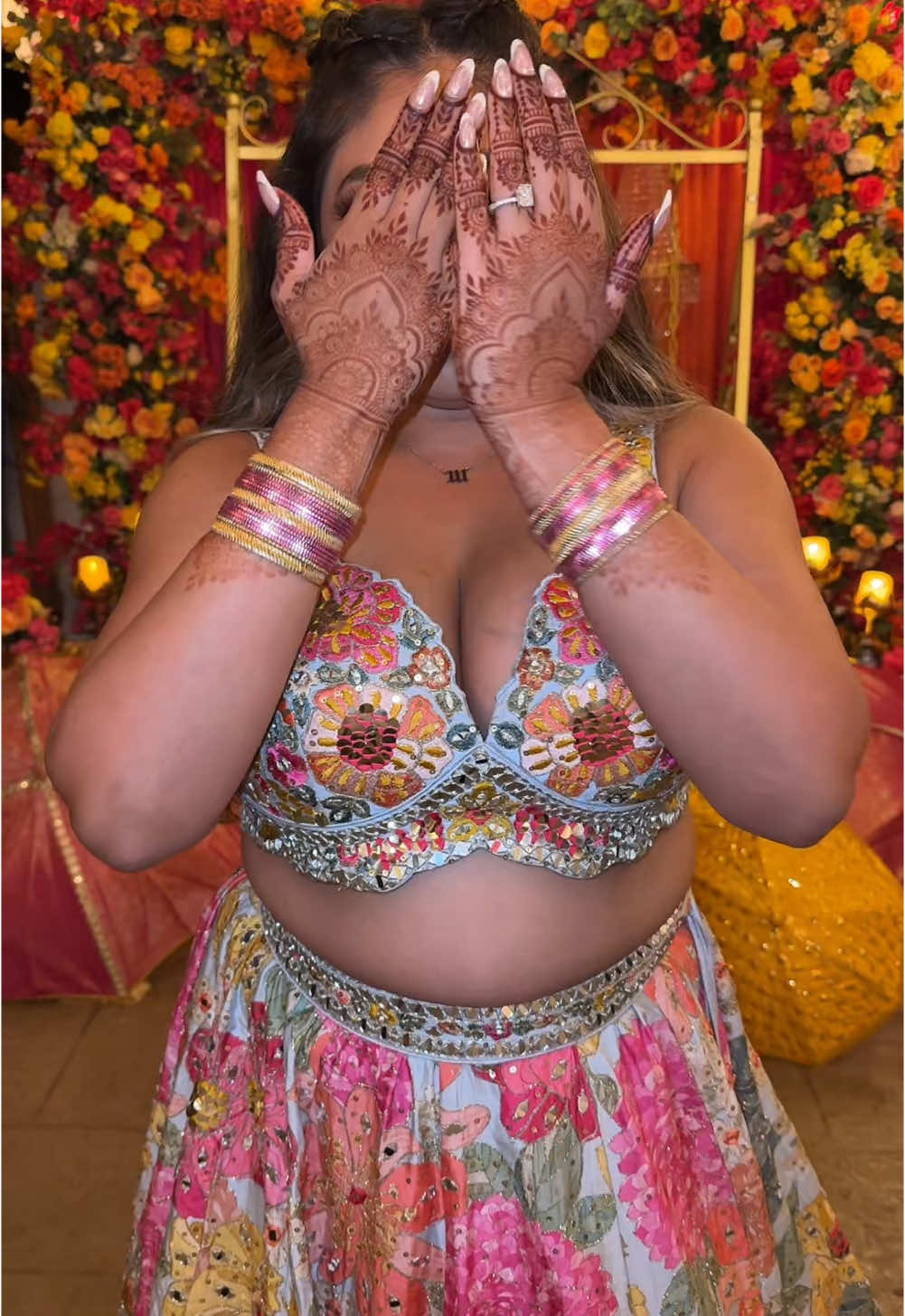 Talk about glistening 🤩✨ #bride #wedding #marriage #Love #couple #mehendi #ceremony #colour #lehenga #sparkle #glitter #ring #decoration #guyanese 