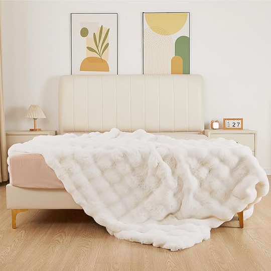 Light Beige Cozy Faux Fur Throw Blanket for Living Room Bedroom 50x60 Thick Ultra Soft Aesthetic Fuzzy Throw Blanket Fluffy Furry Bed Comforter Home Decor 860 GSM #amazonfinds2025 #viralvideo #fyp #foryou #10million #amazondailydeals #amazonhomefinds #amazonfavourities #amazonprimeday #amazonhome #amazonbedroom #amazonbedding #amazoncozyfinds #amazonprime #amazonblanket 