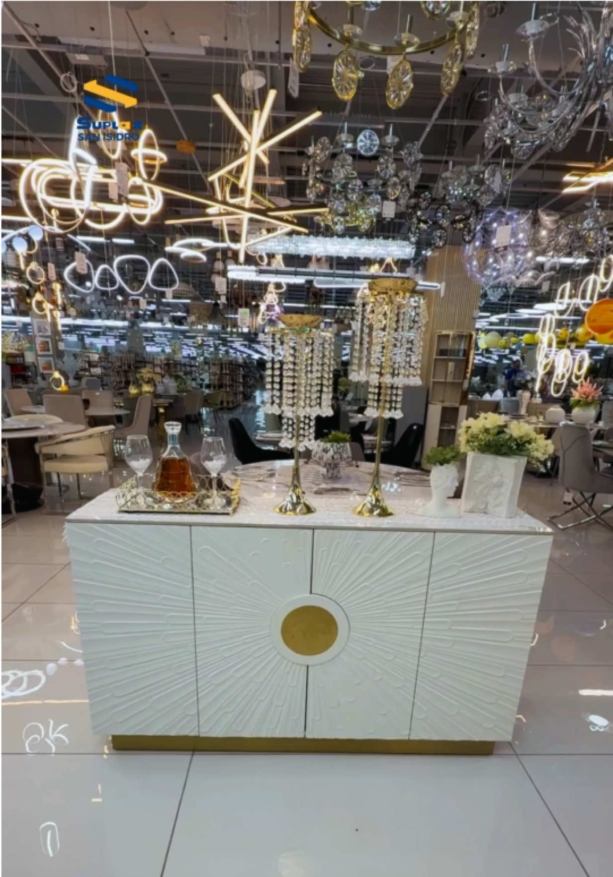 Elegancia y funcionalidad en un solo mueble ✨ En SUPLAX San Isidro encontrarás credenzas modernas, clásicas y de distintos estilos, perfectas para complementar tu sala, comedor u oficina. Diseños con estilo, amplio espacio y la calidad que distingue a nuestros muebles. 📍 Dirección: SUPLAX San Isidro 📞 Teléfono: 829-477-6122 👉 Dale a tus espacios un toque de distinción con las credenzas de SUPLAX. #credenzas #mueblesdehogar #suplax #sanisidro #estiloycalidad 