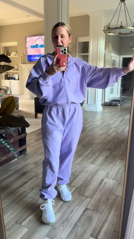 @Buffbunny Collection Community Launch is Oct 25th at 2pm EST. Just dropped my full YT review. Link in bio. Code THEGYMNURSE to save #athleisure #buffbunnycollection #gymfit #sweatshirt 