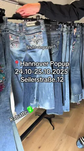 Vintage Popupstore Hannover kommt zurück! DAS LETZTE MAL DIESES JAHR  Über 1000 Premium Vintage-Artikel - Ralph Lauren, Nike, Adidas, Polo, Retro-Fußballtrikots & mehr! Wo? Seilerstraße 12, Hannover im the Room of extensions Wann? 24.10-25.10.2025 Uhrzeit: 24.10.2025: 13:00-19:00 Uhr 25.10.2025: 13:00-19:00 Uhr First come - first serve! Faire Preise - Unikate - limitierter Vorrat! Musik, Community & Top-Vibes garantiert! Markiere deine Freunde & kommt vorbei! Folgt @raw2k.jeans für Updates  #vintagepopup #Hannover #PopUpStore #vintage #y2k 