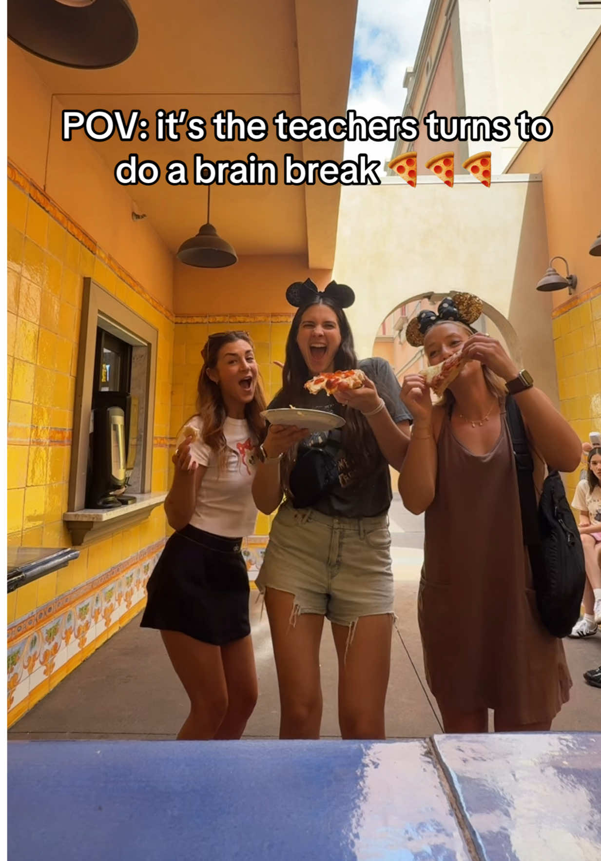 @KooKooKangaRoo we love you 🤣🍕 @hannabethh__ @msbrandiragan 