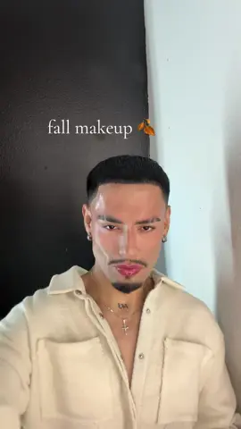 @Saie @makeupbymario @Ciele Cosmetics @Huda Beauty @NYX Professional Makeup @TOPICALS #fallmakeup #berrymakeup #fall #october #holidaymakeup 