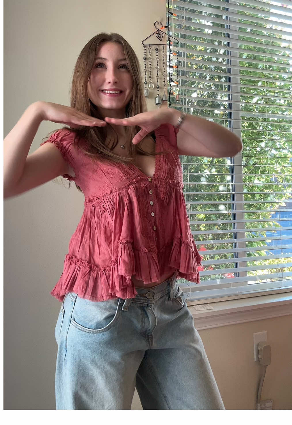 prettiest top i own 🙌🏼 #urbanoutfitters #outfit #flowytop #outfitinspo #outfitideas 