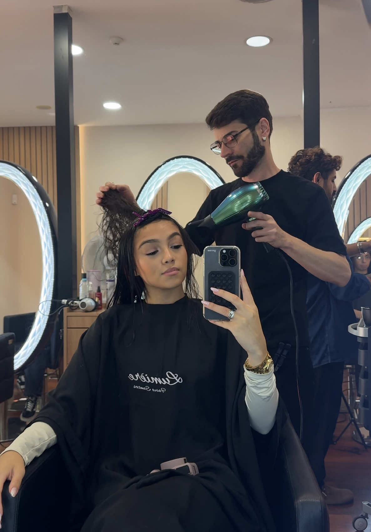 Vlog cortando meu cabelo 🖤  Sempre no melhor lugar com a melhor equipe @lumierebeautylounge 