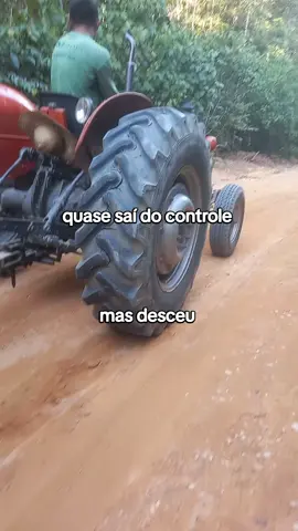 #trator #masseyferguson65x  desceu a ladeira quase sai do controle 