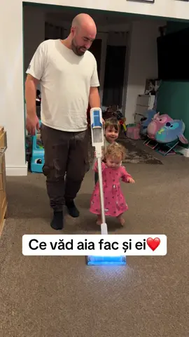 Ma topesc ce mult ajută si ei #fory #claudia #fyy #cleaning #mizerie 