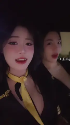 Không đi cùng nhau vào những ngày mưa . Thì đừng tìm nhau vào những ngày nắng =)) 