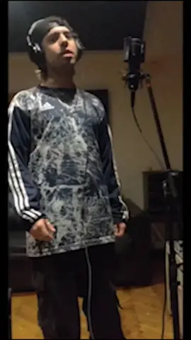 One shot.🙂‍↕️ Perdon por la calidad (audio de cámara) pero tenía ganas de compartir algo. #oneshot #estudio #rap #session 