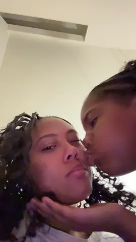 I hope she wants to give me kisses like this forever 🥹💓