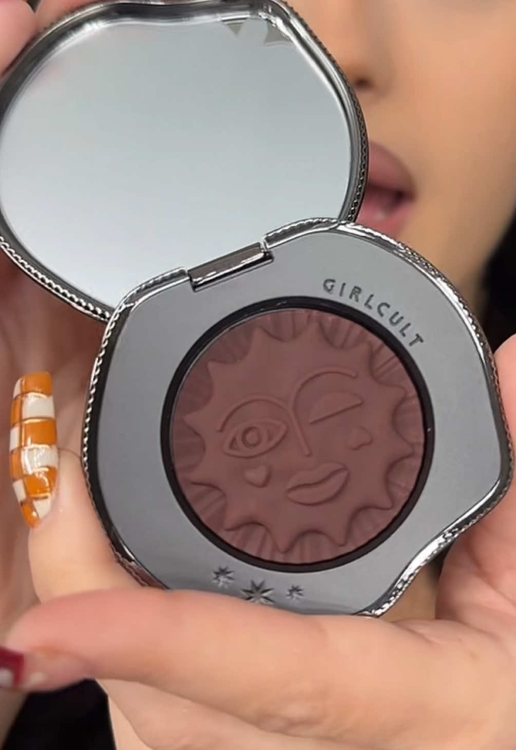 @GIRLCULT Cosmetics this blush is so gorgeous 😩 I’m a sucker for the packaging too!! #girlcult #blackblush #makeup #review #creatorsearchinsights 