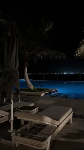 #بحر_ينبع_تصويري #فندق_كمبينسكي_ينبع #الهيئه_الملكية_بينبع #شتاء_البرد_اجواء_شتويه #الغروب_وجماله 