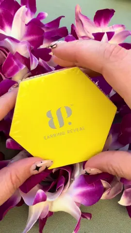 Want to win these??? The beautiful bow hoops!  🌺repost to your story  🌺be following me  🌺comment 7 words on your favorite vacation spot  🌺like the post  🌺join my live to announce winner at 8est tonight! 