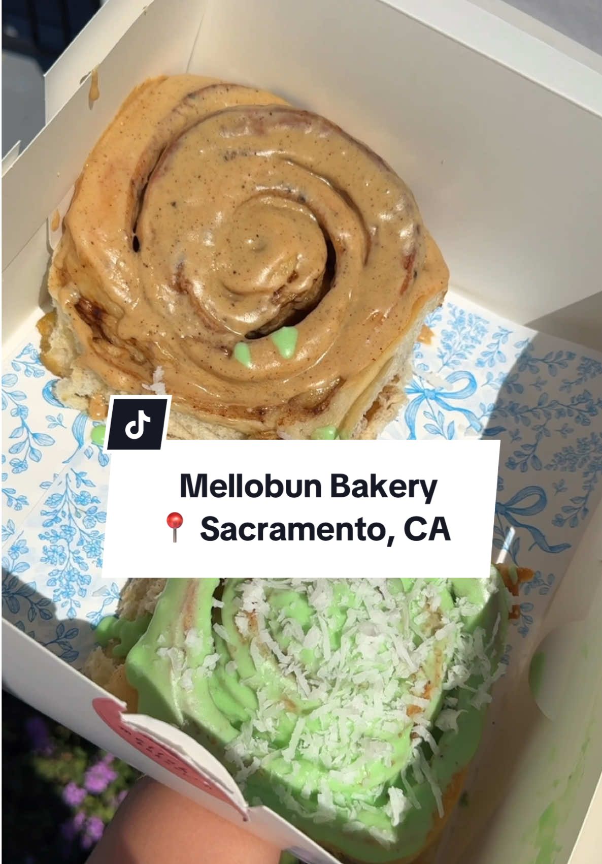 📍 Pick up in Elk Grove or at pop ups  Mellobun Bakery is a a gem! I love the Asian inspired flavors she offers. And of course you know the best compliment you can get is when the sweets aren’t “too sweet” you don’t feel bad eating the whole thing 😆  What I got: •Vietnamese coffee cinnamon roll •Pandan Coconut cinnamon roll  •Early Grey cookie •Matcha banana cookie  Follow @livingwlinda for more travel & food content.  🏷️ What to eat and drink in Sacramento #visitsacramento #elkgrove #mellobunbakery #yelpsacramento