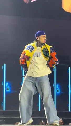 Oops — sorry mom. #breezybowl #washingtondc #chrisbrown #chrisbrownofficial #itdepends @chrisbrownofficial 