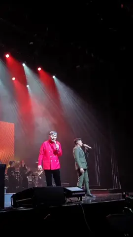 om harvey keliatan bangga bgt sama piche🥺🫶🏻✨️ kita juga che cr: poppyhanadhy #pichekota #konser #fyp #trending #viral 