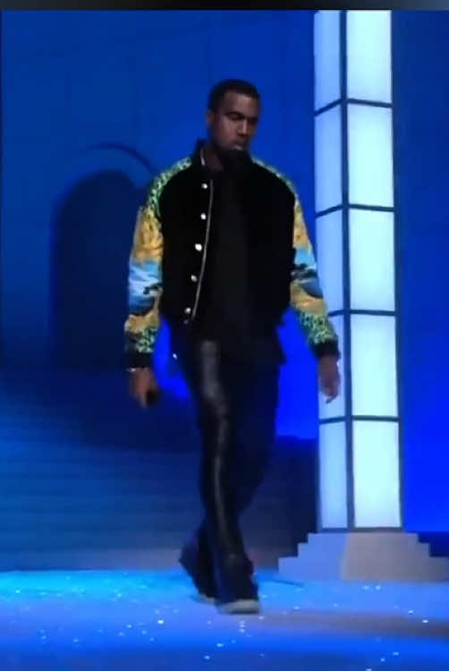 Ye performing stronger at Victoria secret fashion show 2011 #kanyewest #VSFS #vsfashionshow #victoriassecret #viral 