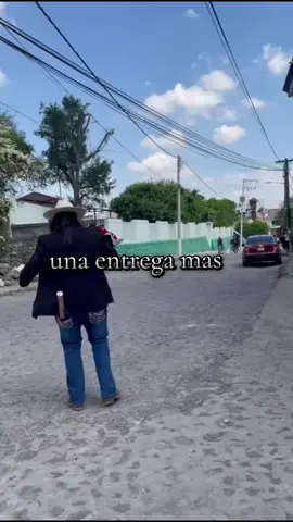 muchas felicidades señorita Joseline que siga cumpliendo muchos años mas, le damos gracias a la patrona por la invitación 🥳 🎉  #dongarrapato_oficial  #entrega #de #flores #fyp 