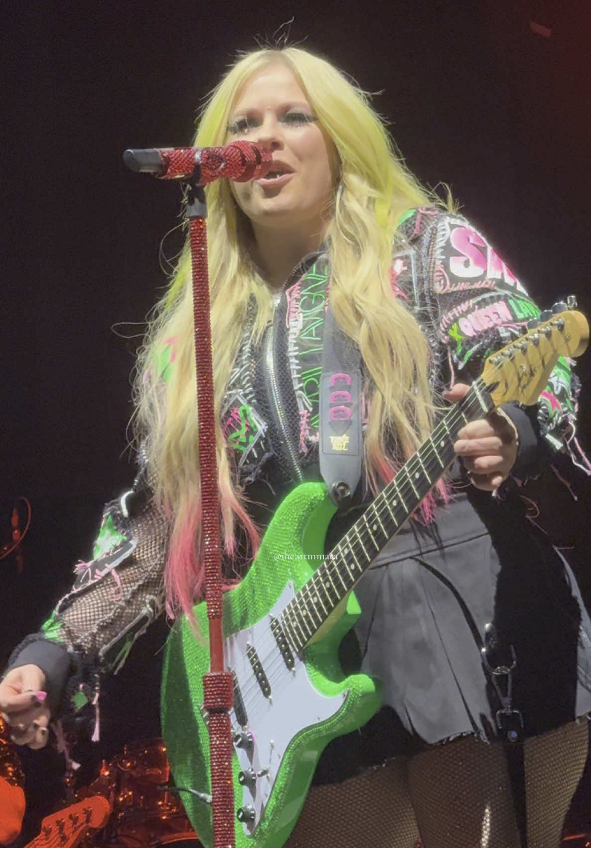 Wish I could come to WWWY to see Avril again ❤️ Hope everyone has fun :)) @Avril Lavigne My Happy Ending at Ruoff Music Center Noblesville, Indiana on the Greatest Hits Tour 2025 🧡🖤🩷💚 #myhappyending #avrillavigne #ruoffmusiccenter  #whenweeereyoung #emo  