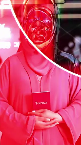 El misterio de la mujer de Torenza crece: ahora aparece esta imagen Nadie sabe quién es. Nadie sabe de dónde viene. Su pasaporte es de un país que no existe y ahora esta imagen en el aeropuerto activa todas las alarmas. ¿Viajes interdimensionales? ¿Proyecto secreto? ¿O algo peor? Investiga este caso antes de que lo borren. #trum #noticias #new #eeuu #misterio 