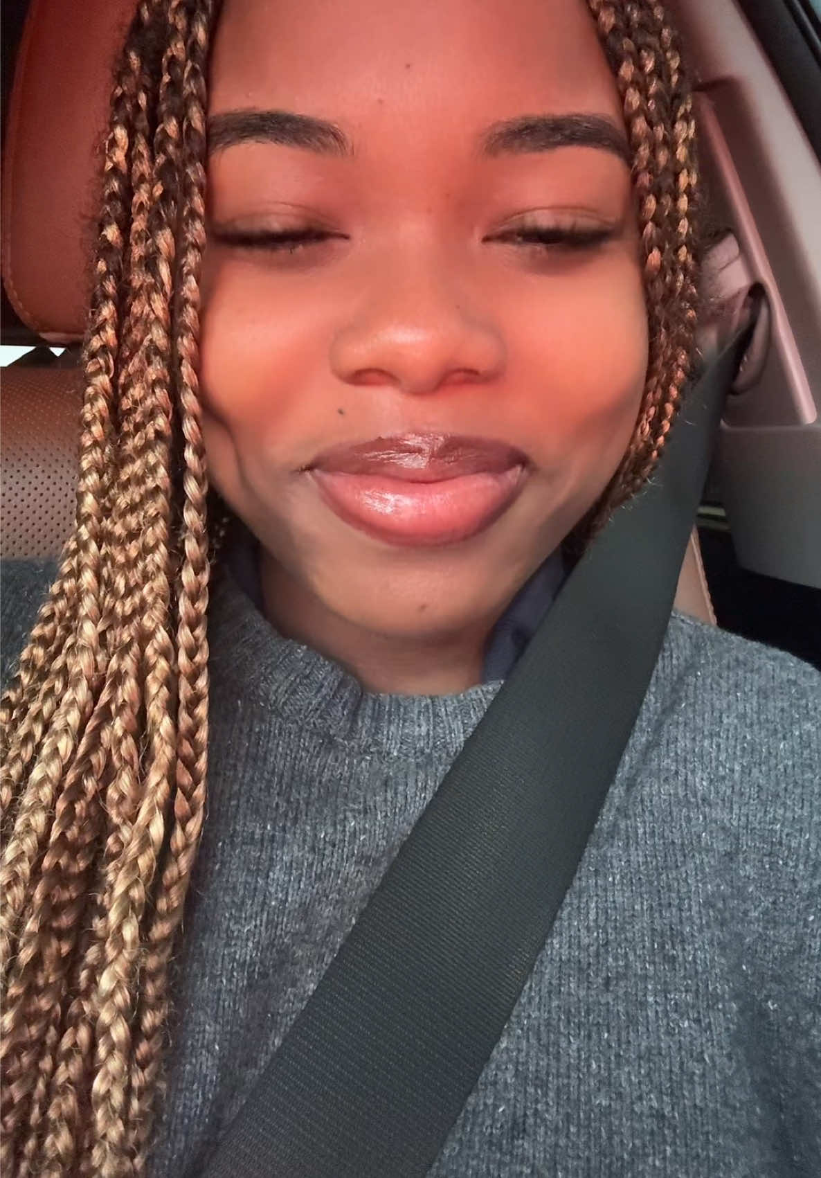 im so lonely someone be my friend :( #friendless #loser 