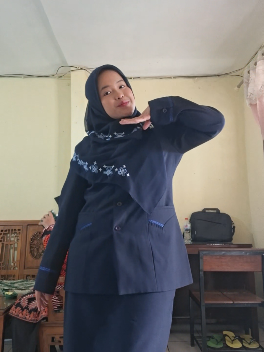 Rekomendasi baju guru yang nyaman #bajuguru #blazer  #bajugurubirudongker #gurusd 