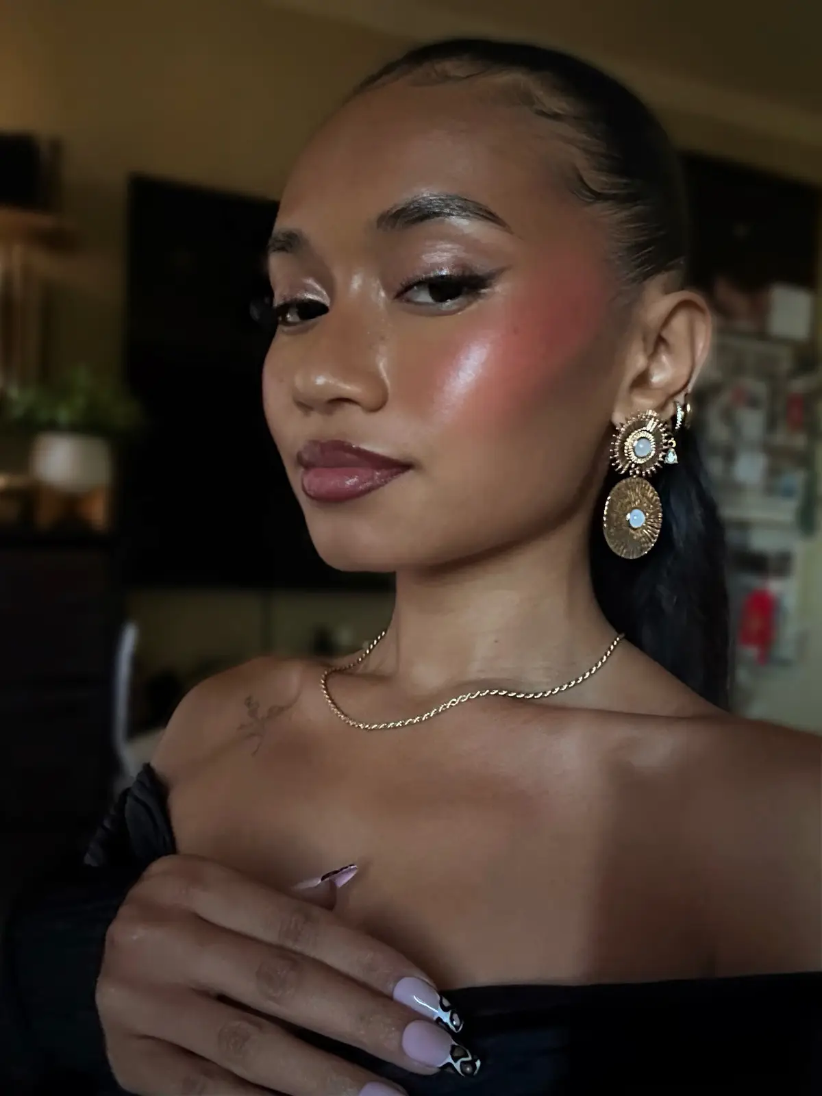 No fallout. No creasing. Shades  •12s •44s •10s Today with @sephora + @Armani beauty  #softmakeup #armanibeauties #armanibeauty #giftedbyarmani #armanimakeup 