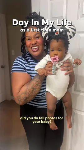 Did you do Fall Photos for your baby? 🤣🍁📸🍼##MomsofTikTok##fall##newborn#  