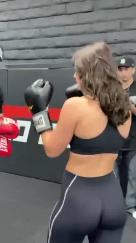 Bradley Teaches Faith How To Throw #bradleymartyn #faithordway #faithordway7 #fyp 