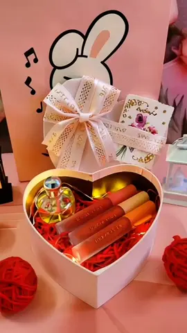 mê mẩn lắm luôn nè các ty ơi  tranh thủ đặt sớm để kịp lễ nhé ạ #uyendannhi97 #quatang20_10 #quatang20thang10 #setquatang #xh @uyendannhi97 @uyendannhi97 @uyendannhi97 