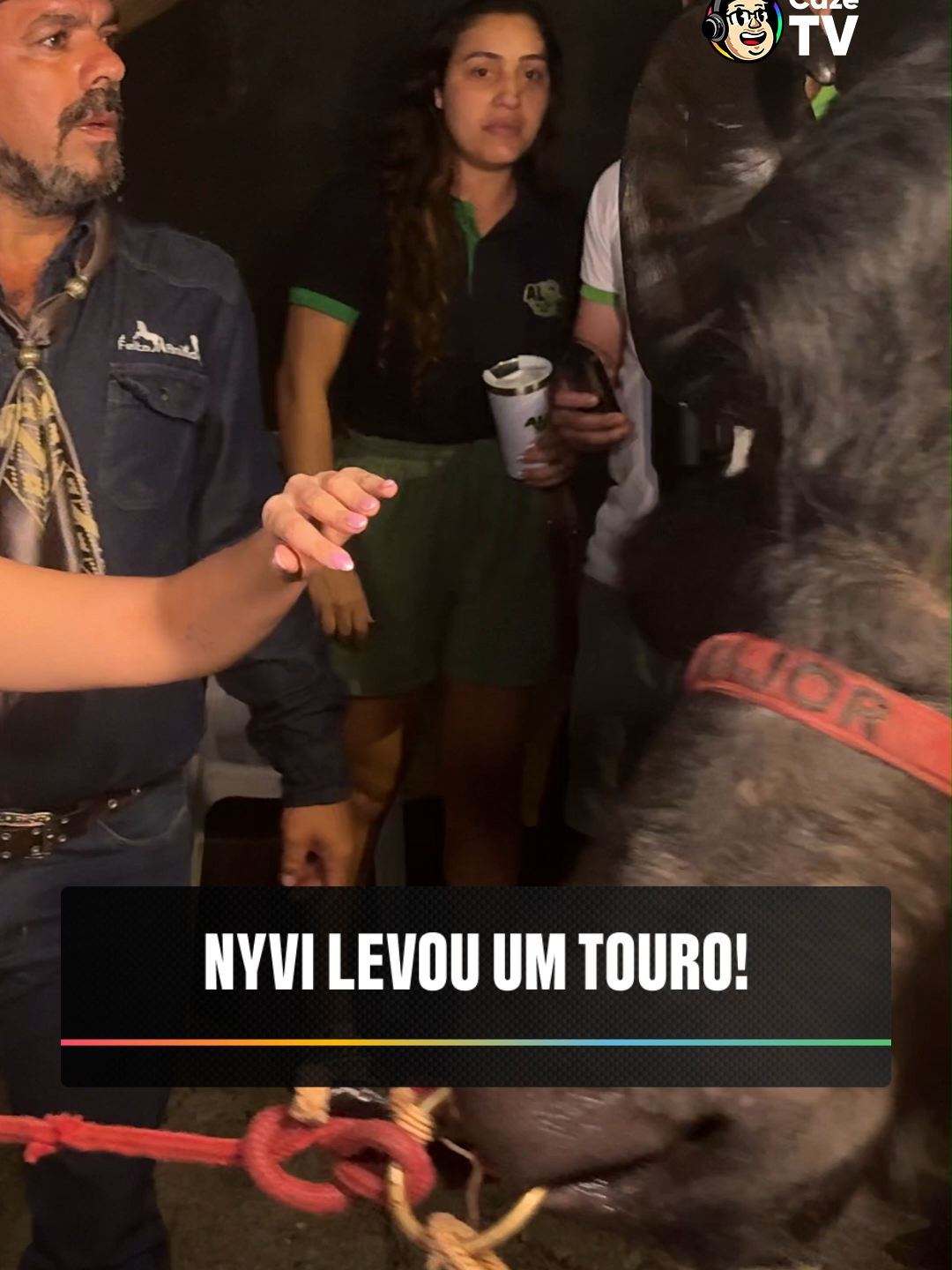 A @NYVIESTEPHAN COM UM TOURO PRO JOGO CONTRA O DENDELE! 😂😂😂 Quem leva esse duelo? Vem pra live descobrir! #KingsLeagueBrasil #KingsLeagueNaCazéTV #OutrosEsportes #TempoRealCazéTV #KingsCupBrasil #TikTokEsportes