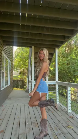 Rodeo time🤠 outfit is 🔗 on my LTK! #rodeo #rodeooutfits #countrymusic #fyp 