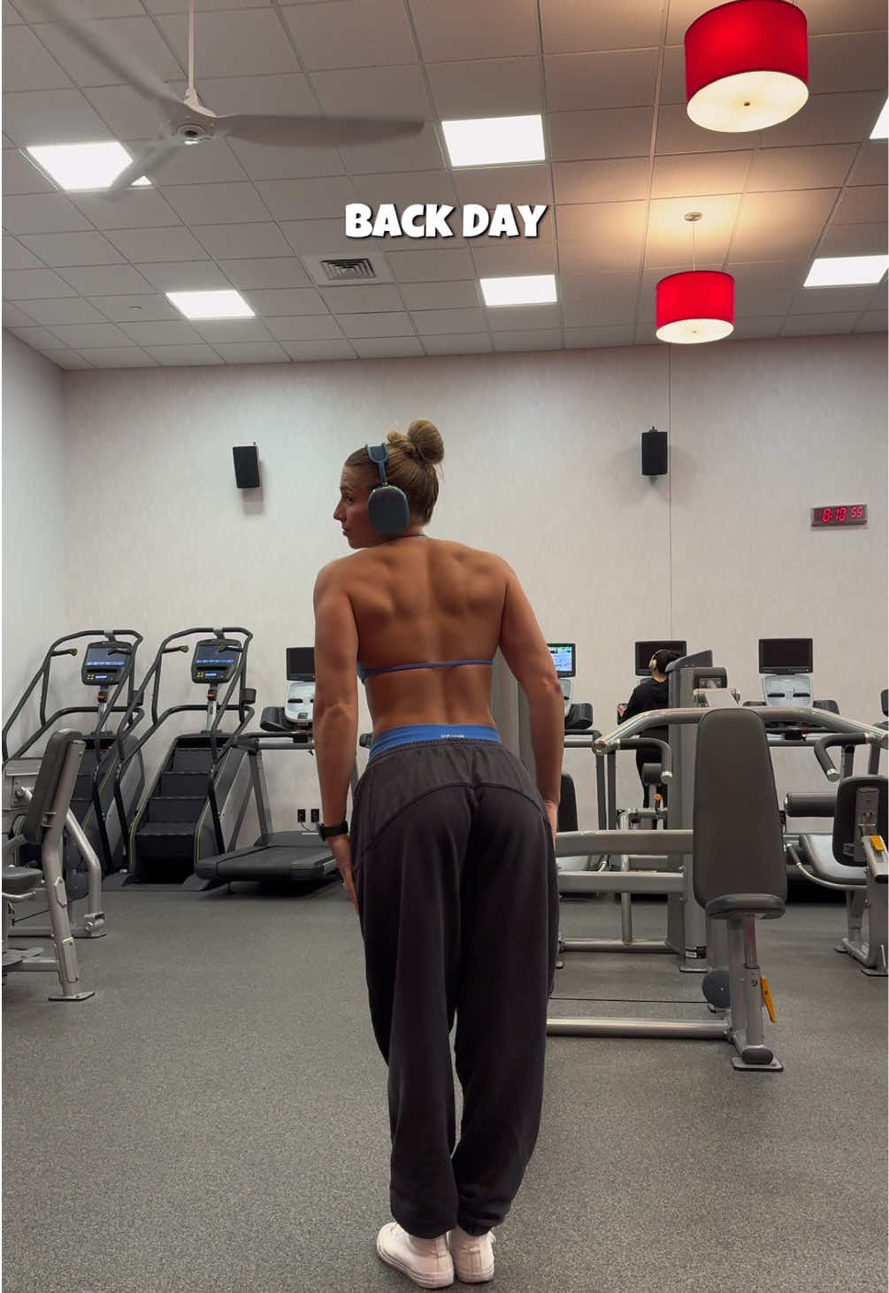 I wanna be built like a Dorito 😤💪🏼 @Gymshark @Gymshark Women @DFYNE #backday #backdayworkout #gym #Fitness #bodybuilding 