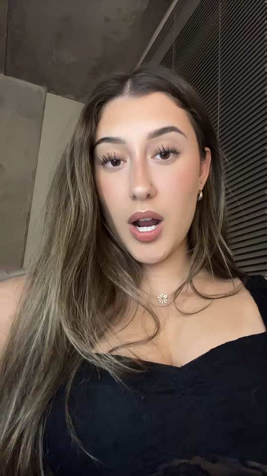 Can you tell how many times I fluffed my hair for this 😅