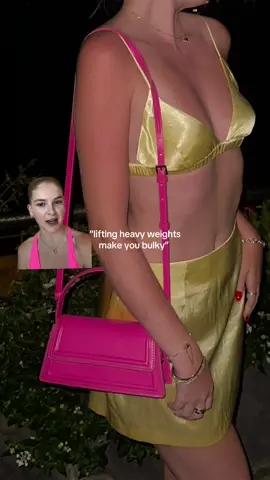 PSA if you want to tone your arms🚨#greenscreen #tonedarms #tonedarmworkout #armworkout #toned #fitnessroutine #weightlifting #heavyweights also i just want to make that the disclaimer that I was unhappy and did not feel strong at the time in the way I looked-this is just me talking about my own experience 