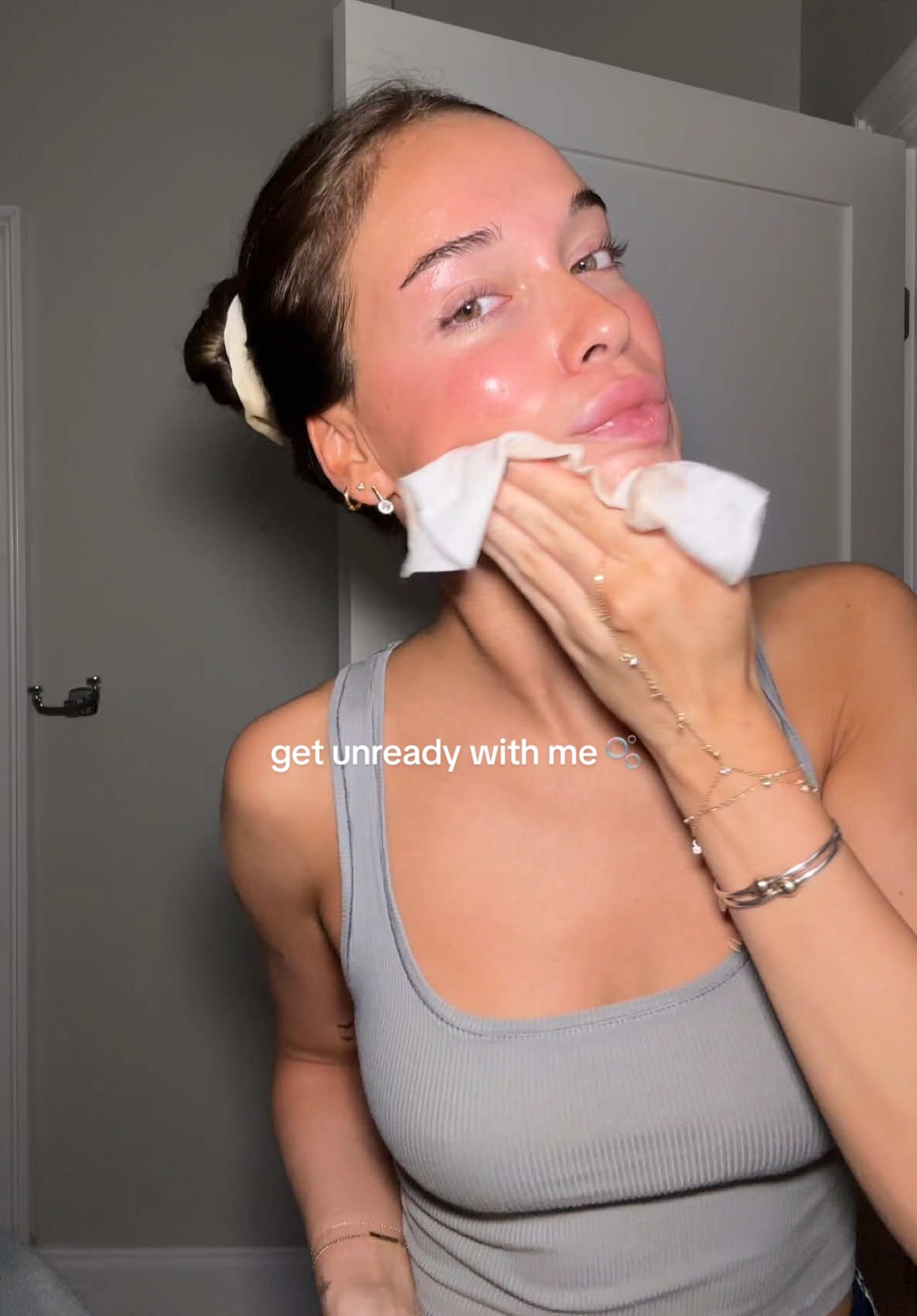 get unready with me 🫧 #gurwm #skincare #getreadywithmeforbed #nighttimeroutine #skincareroutine 