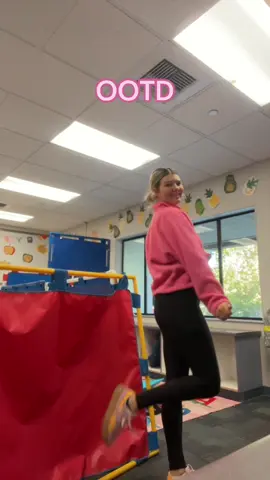 OOTD on this Friday! #teacherlife #specialeducationteacher #elementaryteacher #selfcontainedclassroom #teacher 