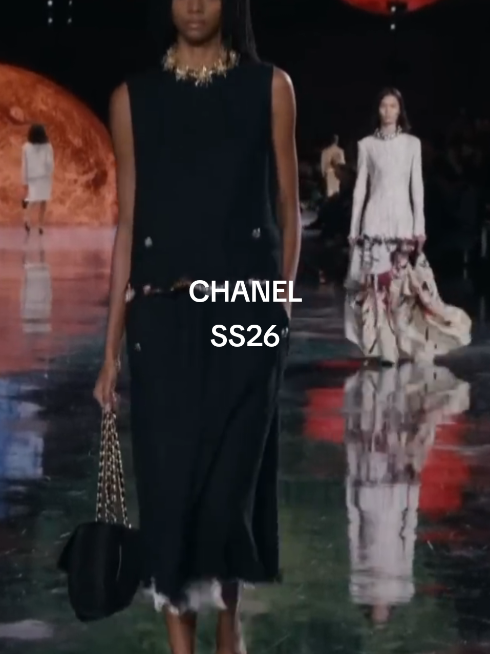 Tag your Fashion friend 👯‍♂️ #chanel #fashion #glitz #fashionweek #glitzshopping 