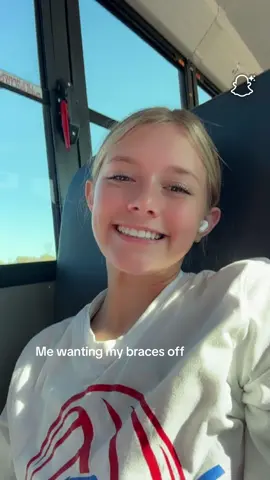 Snapchat ai #fyp #braces #bracesoff #hel #greenscreen 