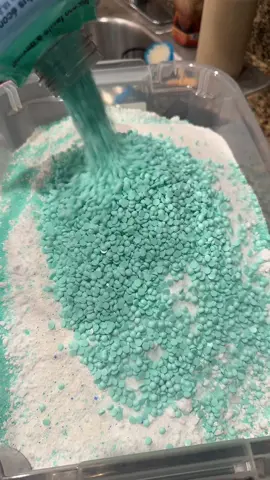n it smells so good #laundryhack #laundrypowder #moneysavingtips #fyp #laundryrestock 