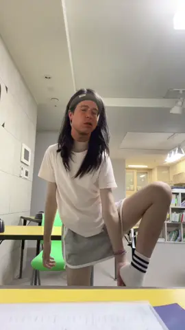 성희롱은 사라지고 왜 악플이 더 느나요? 칭찬 한마디 해줄 수 없는거에요? 아 자기는 못하니까 부러워서 그래요? 하라는대로 다 해줬더니 그냥 절 시녀처럼 부려먹네요. 그럴거면 얼마나 잘하는지 인증이나 하시던가요 ㅋㅋ 인증도 못하는데 왜 굳이 부들부들 거리면서 악플 다는거에요? 악플이 너무 많아서 다 셀 수도 없어요. 멘탈이 강해서 그냥 넘어가는거지 멘탈 약하면 바로 접었어요. 악플 좀 그만 다세요 #체조계 #체조 #악플 #떡상기원 