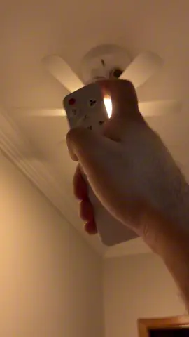 Luz que muda de cor com ventilador de teto
